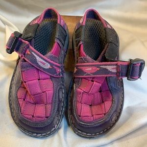 Chaco kid’s slide in/back strap wonderful shoes!